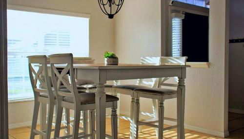 Spacious 4-bedroom 2-bath Abode - Foto 4