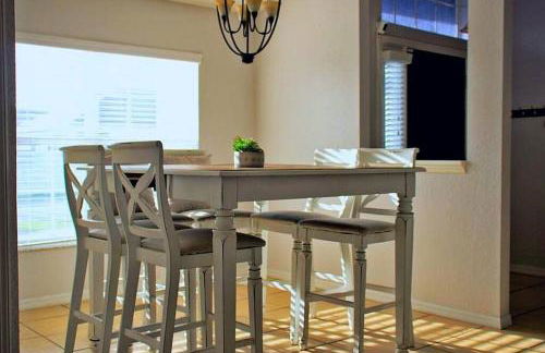 Spacious 4-bedroom 2-bath Abode - Foto 4