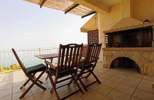 Derveni Seaside Apartments - Deluxe Sea View Penthouse Jacuzzi-BBQ & Groundfloor Garden View Apartment - Foto 25