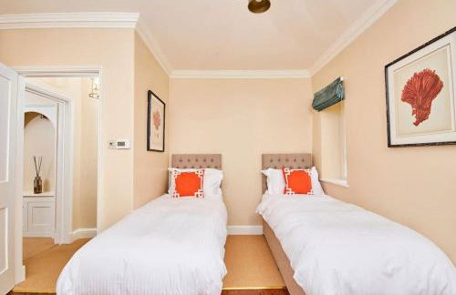 North Lodge - 17th Century Gate Cottage at Hassop Hall - Photo 10