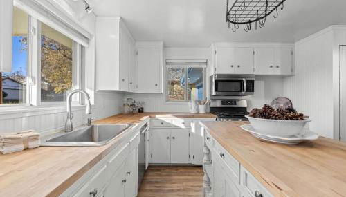 Sunny Beach House of Olde Town Arvada - Foto 5