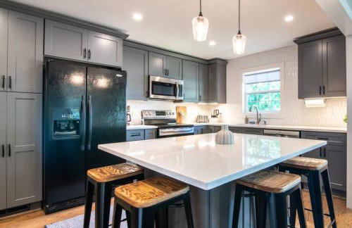 Family Retreat in Birmingham, 7BR 4BA - Photo 26