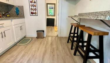 Quiet & Centrally located House - PRIVATE PARKING, LAUNDRY AND STORAGE FOR LUGGAGE - Foto 2