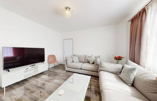 Modern 3 bedroom House with garden & private parking - Foto 1