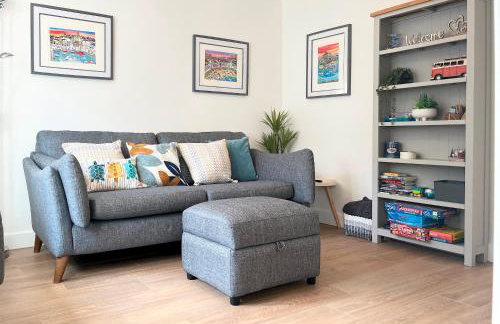 Beautiful 3 Bed Townhouse with Parking, close to Sea Front - Photo 13