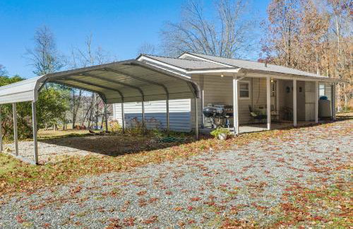 Pet-Friendly Topton Home with Patio, Deck and Views! - Foto 21