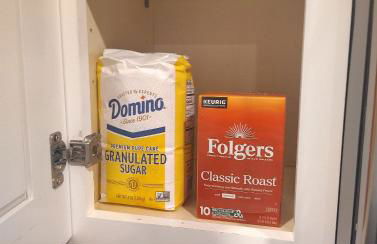 Relax and Explore Poolside Stay Near Local Spots - Foto 22