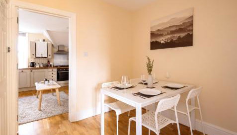 Guildford Station with Parking - Foto 3