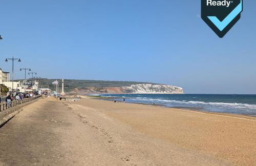 Adgestone Villa - A Luxurious Countryside Escape with Heated Pool, Near Sandown Beach, Dog Friendly in Rural Sandown - Perfect Getaway for Family & Friends - Photo 35