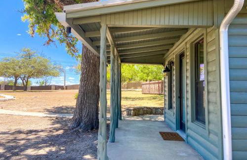 Pet-Friendly Glamping Cabin, with River Access in Ingram, Texas - Foto 30