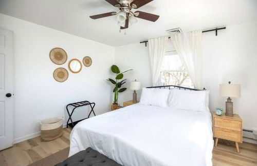 Cozy getaway - 5 min drive to beach - Foto 9