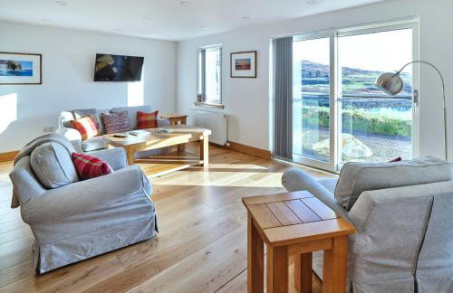 White Watch - Photo 7