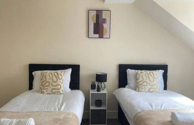 Central top Floor 2-bed Apartment in Swindon - Foto 2