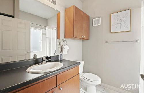 Perfect Location Near UT and Large Patio With A View - Foto 19