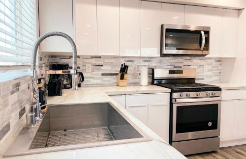 Modern 3BR Home in Mid-City - Photo 12