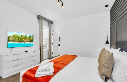 5BR Family Haven Near Disney with Private Pool - Foto 36