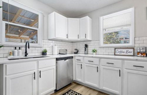 Game Room Retreat with Firepit and Gym, Sleeps 12 - Foto 29