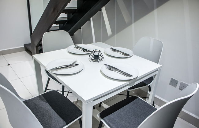 Embassy Gardens Premier Suites - Photo 9