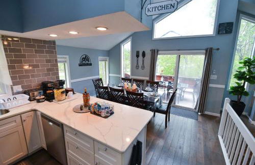 Bool Bear Lodge a pet friendly Pocono Vacation Home with Fireplace, BBQ and more - Foto 11