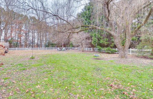 Spacious Trappe Getaway with Outdoor Pool and Gazebo! - Foto 32