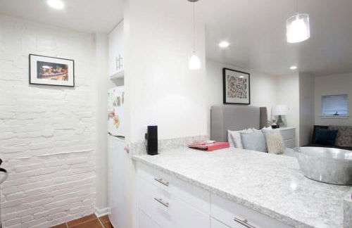 WELL-EQUIPPED STUDIO APT - WALK TO METRO SUBWAY - Foto 9