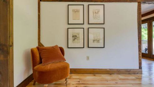 Historic Barn Retreat w Pool Pond Views Longview Pond Lodge by AvantStay - Foto 2, Other