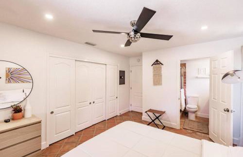 *Eclectic hidden Gem / Tiki Bar and Pool* - Foto 12