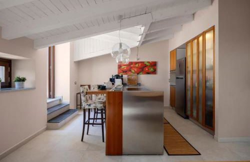 Luxury Panoramic Loft with heated pool near Catania, Taormina, the Sea and Mount Etna by SicilianRelaxingHomes - Foto 30