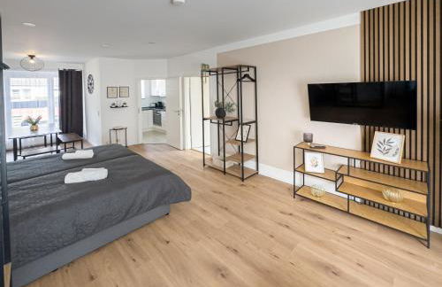 ImmoStay G#1 Ferienhaus - Parken & WiFi, 2 Balkone und 2 Bäder,4K - Foto 5