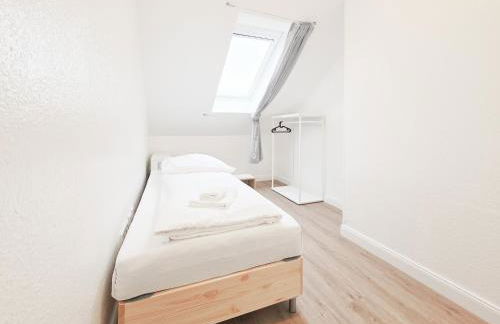 Tolstov Apartments - 5 Room Apartment - Balcony - Kitchen - Washing machine - next to Cologne - Foto 8