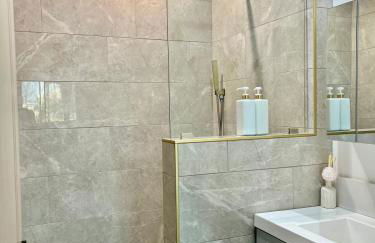 Newly Gated Stylish Steps to Hollywood 2B2B - Foto 22