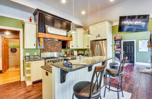 Historic Farmhouse with Modern Amenities and Hot Tub - Foto 9