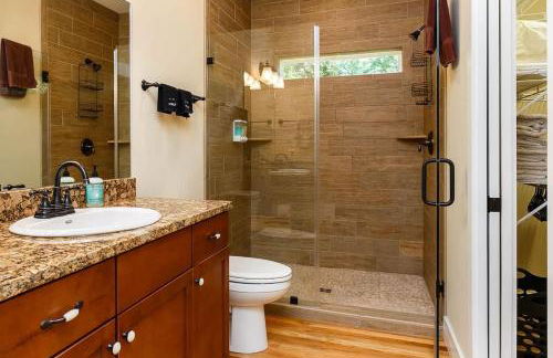 River Rock Cabin - Comfortable, Private Home with King Beds & Mountain Views - Foto 29