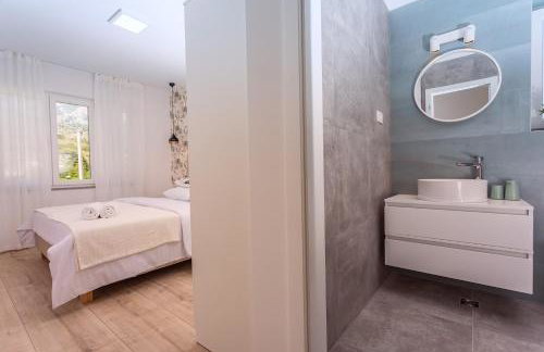 VILLA ALMIC with heated pool, 5 bedrooms, Gaming room, a multi-use playground court - Photo 31