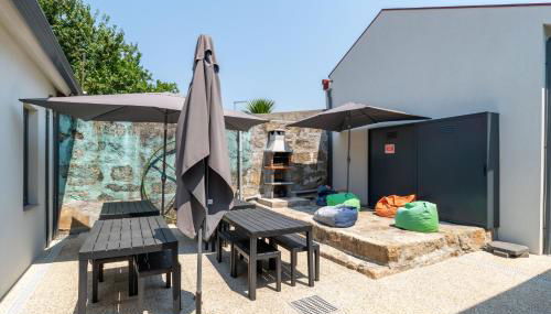 Authentic Studio with Terrace by HostWise - Foto 5, sunbed