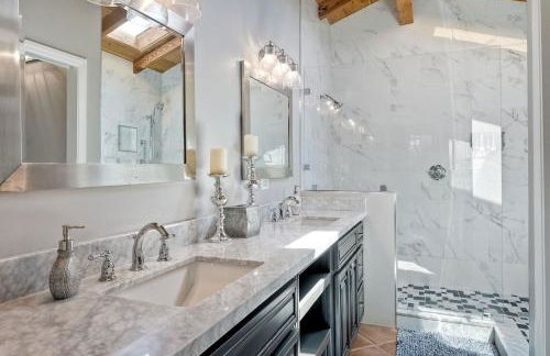 Walk To The Beach - Outdoor Dining - Spacious - Foto 21