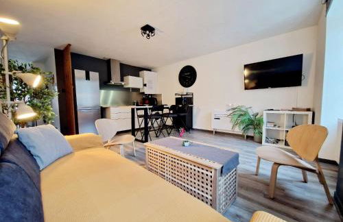 Le DrômArdèchois - Gîte meublé Ardèche - WIFI Parking - Écolodgîte Drôme ardèche - Foto 1