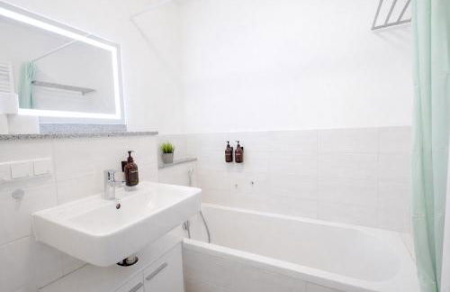 Larooms Merseburg - Apartment CS01 - 3 Zimmer, 7 Betten, 2 Bäder, 2 Parkplätze, Balkon & Aufzug - Foto 14