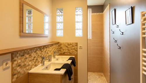 Gîte Jean Scafer, Piscine chauffée, Wifi, Salle de jeux, Animaux de la ferme - Foto 5, towels, Shower