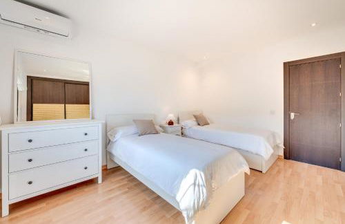 Villa in Marbella with golf views - Photo 50