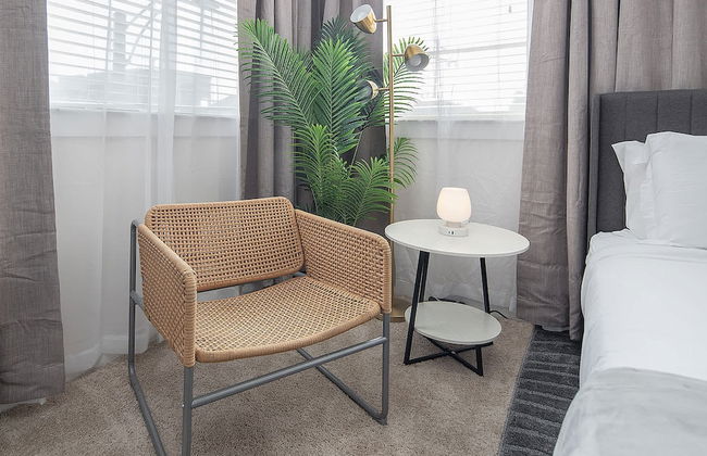 Uptown 1st Ward Corner Unit Superior 2BD Apt - Foto 61