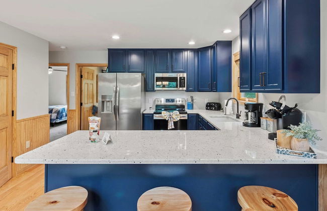 Bluejay Getaway by Avantstay Walk to Lake 7bdr, Hot Tub, Pool Table - Foto 14