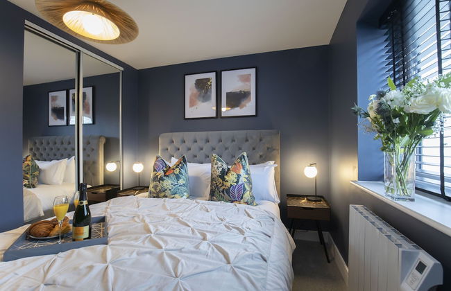 Elliot Oliver - Exquisite 2 Bedroom Apartment With Garden, Parking & EV Charger - Photo 4