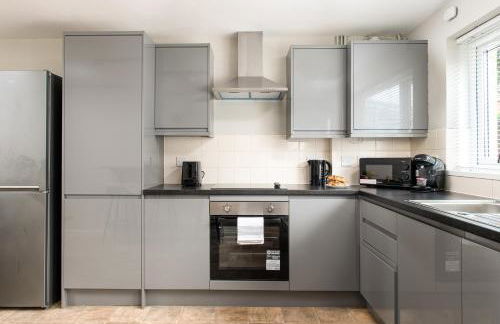 Long Stays-Sleeps 9-Parking-By FabAccommodation - Foto 16