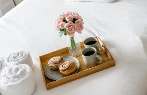 Pass The Keys Picture Perfect Haven in Didsbury Village - Free Parking & EV Station - Photo 26