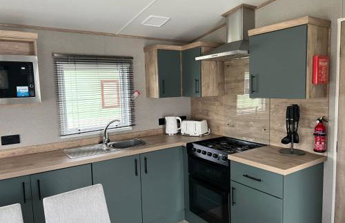 Modern Caravan 2025 with Decking - Foto 2