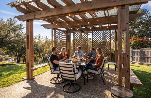 Elite 4BR 2BA Holiday Home with Hot Tub, Pool, and BBQ - Foto 35