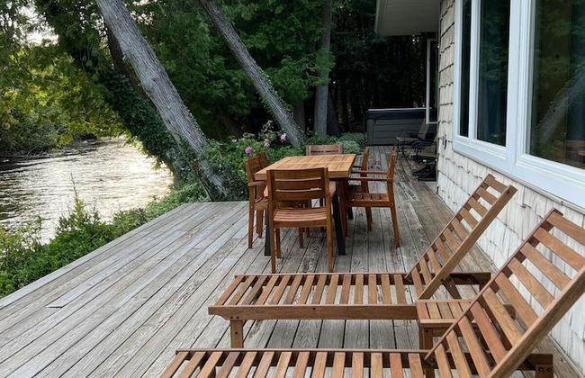 Boardman Monarch Upscale River Lodge HOT Tub! - Foto 12