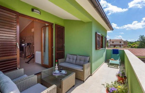 Beautiful Apartment In Cabrunici - Foto 3