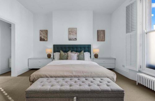 Beautiful 3-Bedroom House with Garden and Rooftop Retreat - Foto 21